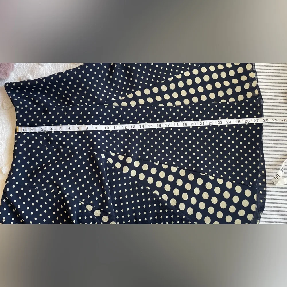 Beautiful navy polka dot skirt - Picture 3 of 5